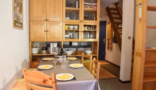 300m from resort center, 2nd floor, view ski slopes, balcony, parking, tv, ski locker, 50m²