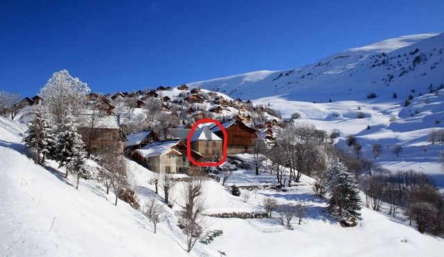 300m from the ski lifts, renovated 1743 house. Balcony and terrace.