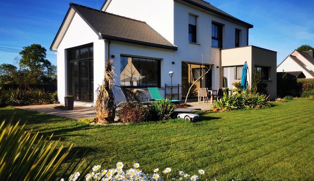 4.5 km from the beach. Beautiful, quiet house.