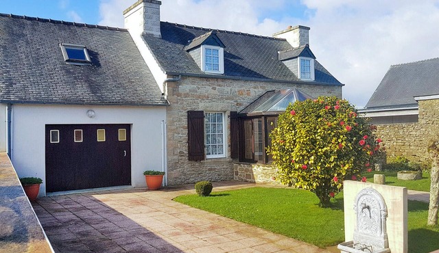 4 bedroom gorgeous home in Le Cloitre S Thegonnec