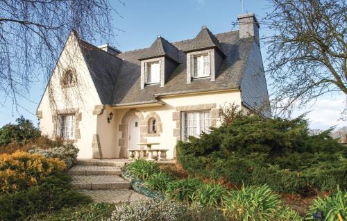 4 Bedroom Beautiful Home In Yvias