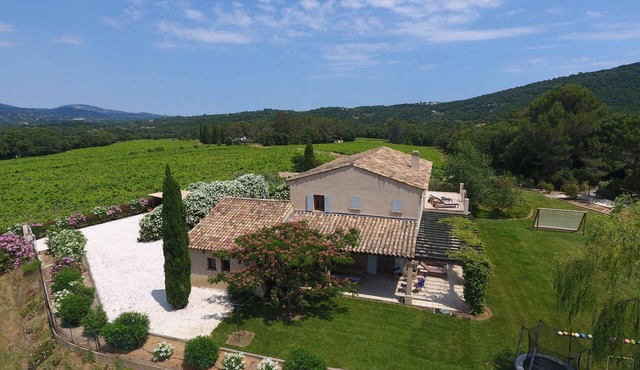 4-bedroom farmhouse in tranquil Cogolin with air conditioning and private pool