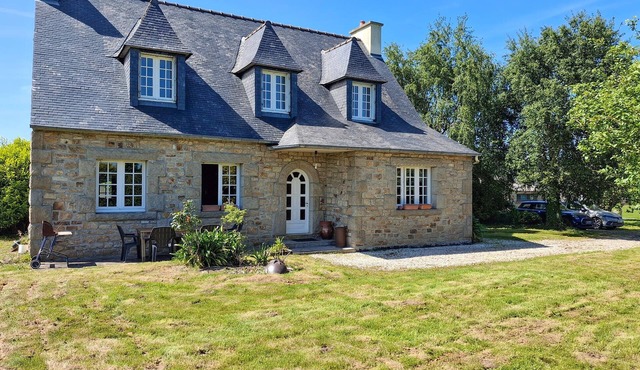 4 bedroom stunning home in Plouigneau
