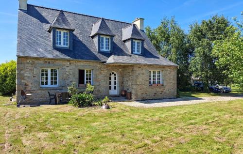 4 Bedroom Stunning Home In Plouigneau