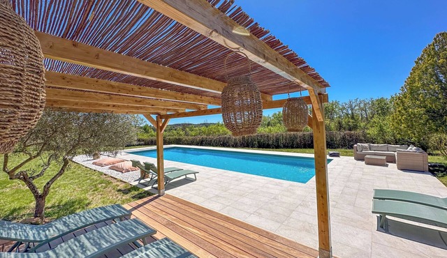 5 bedroom Mas, with olive grove, heated pool 15 x 5m, air con, 5000m2 gardens