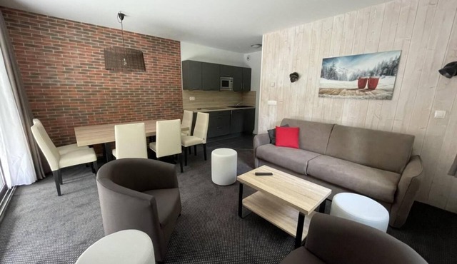 80m from resort center, 1st floor, swimming pool, terrace, tv, ski locker, 61m², Gourette