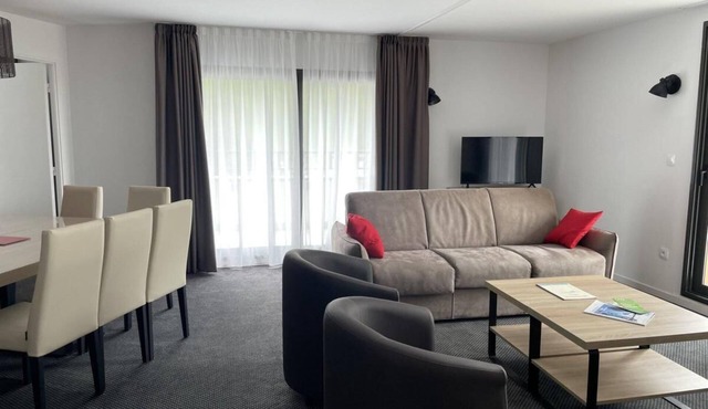 80m from resort center, 5th floor, view mountain, swimming pool, balcony, tv, ski locker, 89m²