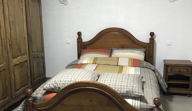 A fully renovated farmhouse offering all the comforts of home, accommodating up to 8 people