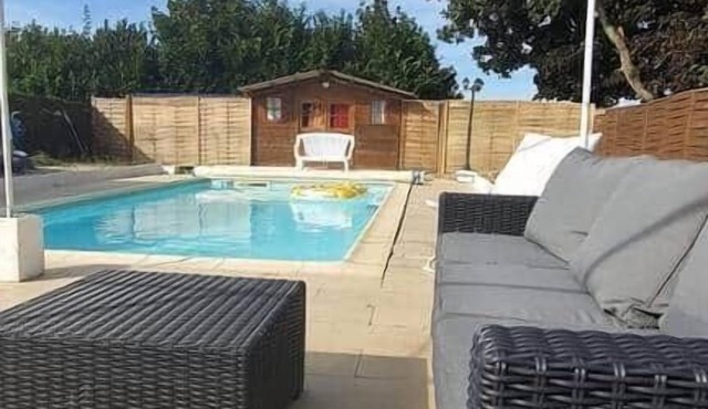 A Haven of Peace - 2-Bedroom Apartment with Shared Pool (optional)
