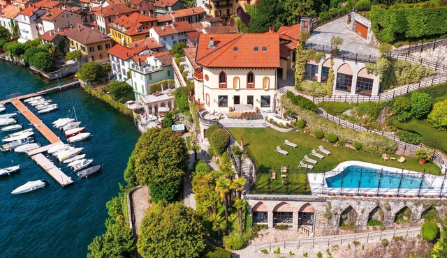 A waterfront masterpiece with pool, dock and historic charm! - Villa Polli