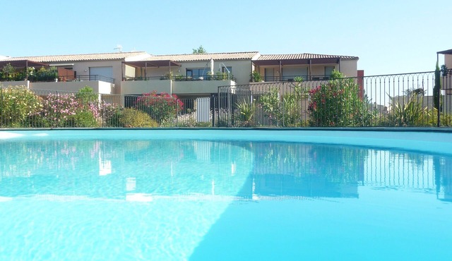 Aigues mortes apartment rental with pool + private parking