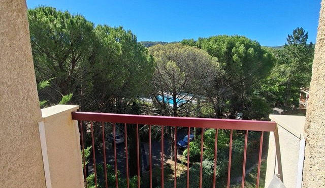 Air-conditioned, bright, and quiet studio apartment in Gréoux-les-Bains