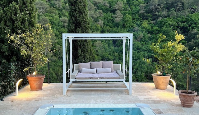 Air-conditioned T2 with terrace, jacuzzi & parking - near Nice & Monaco