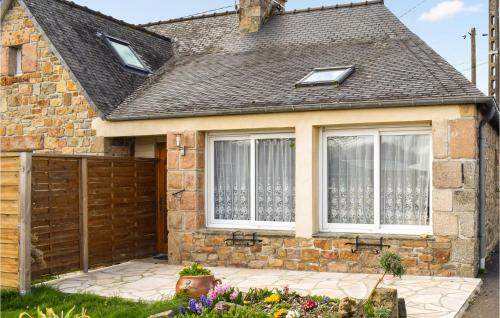 Amazing Home In Quemperven With Wifi