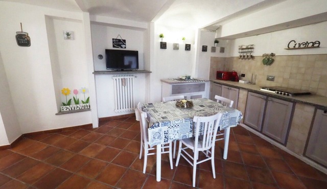 Apartment 'Casa Matilde' with Private Garden, Wi-Fi and Air Conditioning