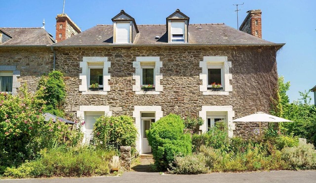 Apartment "Emeraude", 1st Floor Near the Sea in Cancale