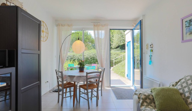 Apartment 'Appartement Accès Privé Plage' with Private Terrace
