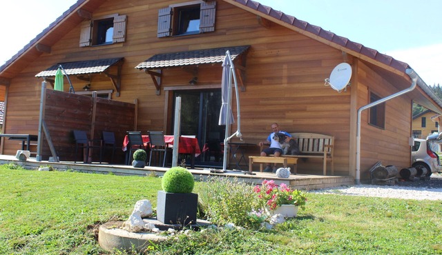 Apartment in a chalet in the Haut Jura, ideal for family vacations.