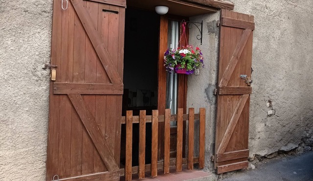 Apartment in mountain village. Pets allowed.