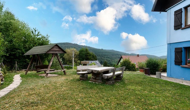 Apartment "Le Cerisier - Gîte Les 4 Vents" with Mountain View, Shared Terrace and Wi-Fi