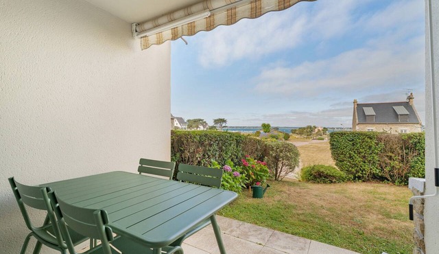 Apartment "Sea View 100 m from the Beach" with Sea View and Wi-Fi
