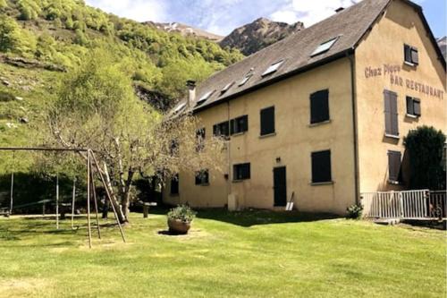 Appartement Chez Place à Estaing N°2