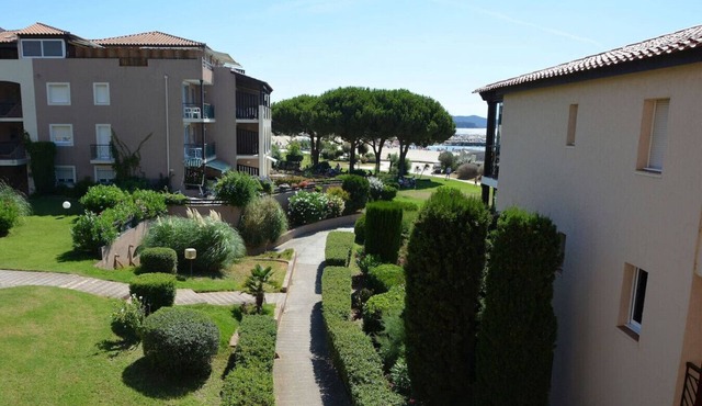 Appartement `les pieds dans l`eau` WIFI CLIM