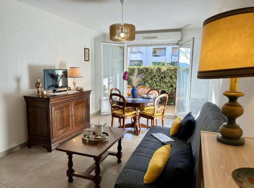 Appartement 2 pièces avec terrasse et parking à Roquebrune-sur-Argens - FR-1-226A-138