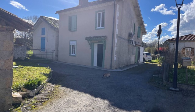 Au chat perche32, quiet renovated house with courtyard 5 minutes from shops