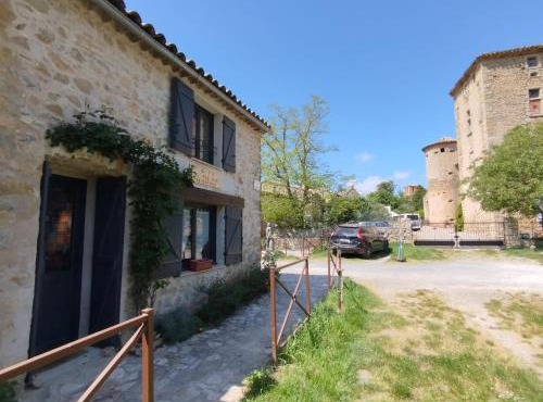 Au Village