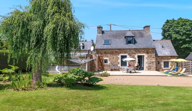 Awesome home in Plouha