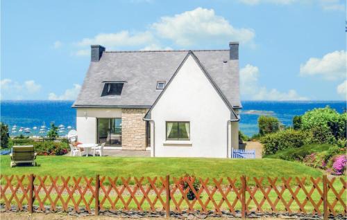 Awesome Home In Trélévern With Wifi