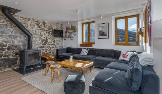 Base Camp - Exceptional Retreat 16 people -