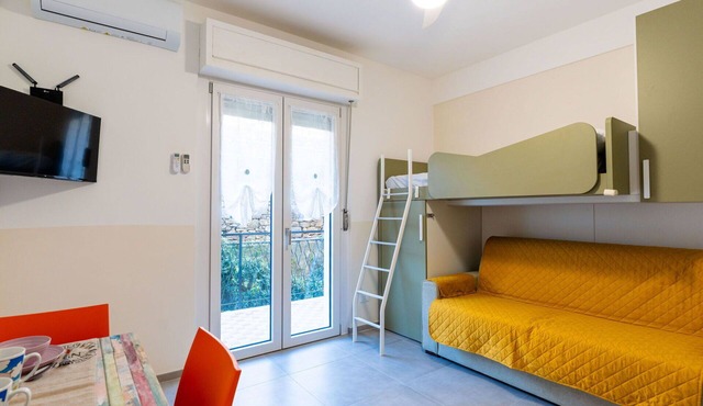 Beautiful apartment for 3 guests with WIFI, A/C, TV, balcony and pets allowed