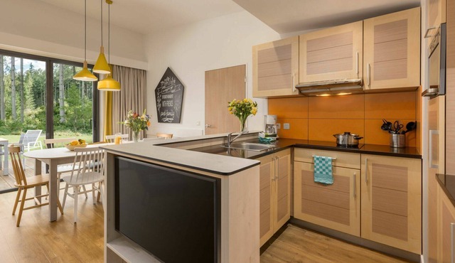 Beautiful apartment in villa for 6 guests with pool, WIFI, hot tub, TV and terrace