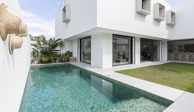BEAUTIFUL ARCHITECT VILLA WITH PISICON IN ABSOLUTE CALM AND CLOSE TO THE SEA
