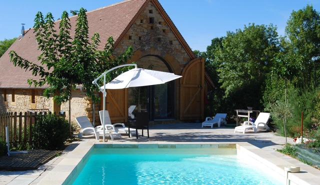 beautiful barn restored near FIGEAC private pool, 6/8 persons,