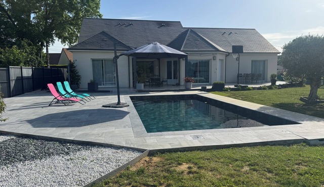 Beautiful house with swimming pool 5 minutes from the 24 Hours of Le Mans racetrack