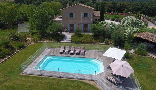 Beautiful provencal villa surrounded by vignes close to St Tropez Heated pool AC