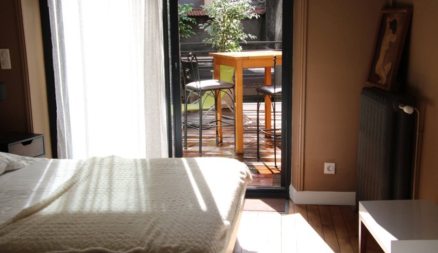 Beautiful terrace in the city center with possibility parking and breakfast