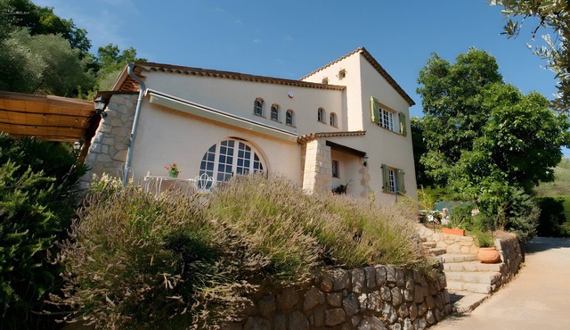 Bed and Breakfast 'Diane' with Shared Pool, Wi-Fi and Air Conditioning