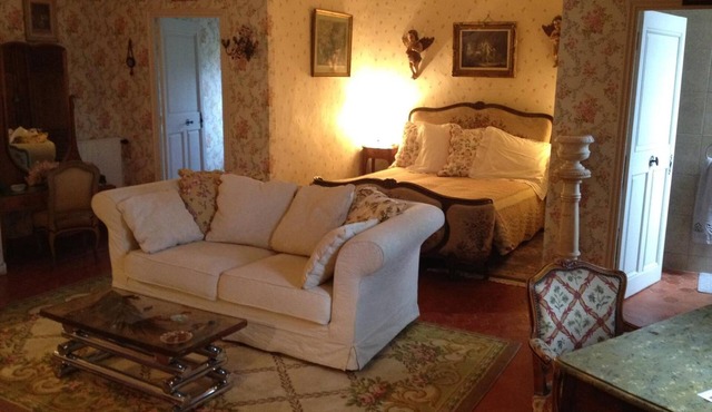 Bed and Breakfast 'Familiale' with Mountain View, Shared Pool and Wi-Fi