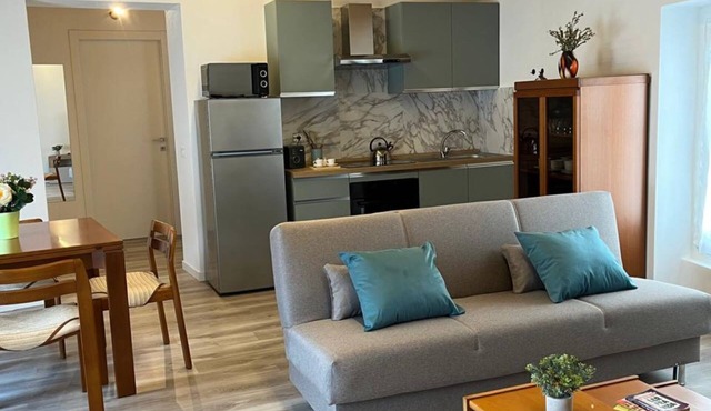 Between Mountains and Lake, Apartment in old mansion from 1800 on Lake Como