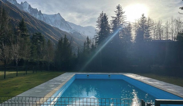 Bright apartment with swimming pool in Chamonix