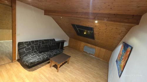 bright, cozy, close to tramway du Mont blanc
