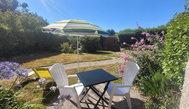 Bright, quiet gîte close to the pink granite coast