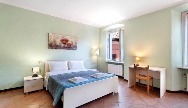 ‘Cabianchi Royal Suite’ Apartment with Lake View, Balcony and Wi-Fi