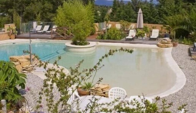 Calm and comfort for 5 people + 1 Baby in a Mas in Provence