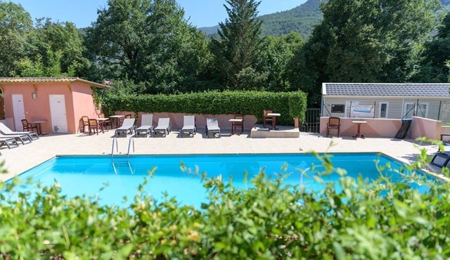 Camping 2 étoiles - Piscine - ccbgb0e