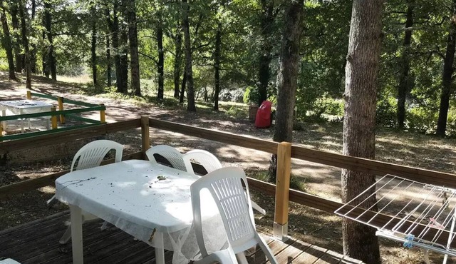 Canvas tent - 2 bedrooms - no bathroom facilities - sleeps 4